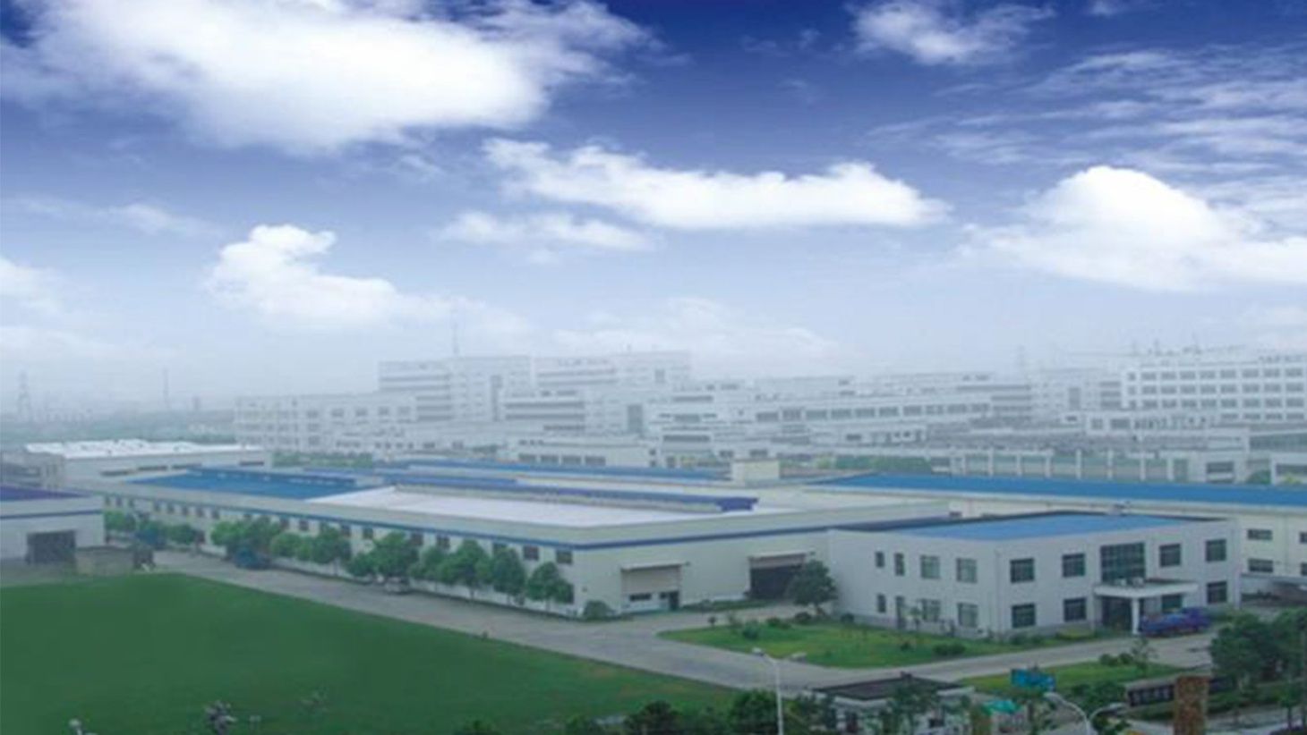 Verschiedene Mitarbeiter der Max Mothes GmbH in der Verwaltung, Produktion und Logistik Firmengebäude von MAX MOTHES am Standort in China